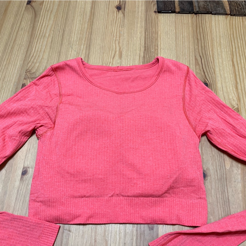 Fitted long sleeve lululemon shirt